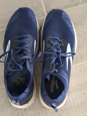 Brooks Men's Navy Blue Athletic Running Shoes with White Accents